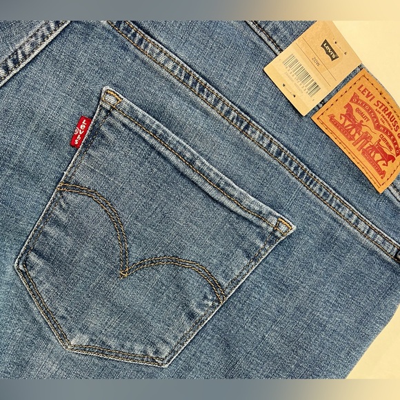 Levi's Sculpt Hypersoft Women's Classic Bermuda Shorts Mid Rise Size 20W - NWT - Picture 10 of 13